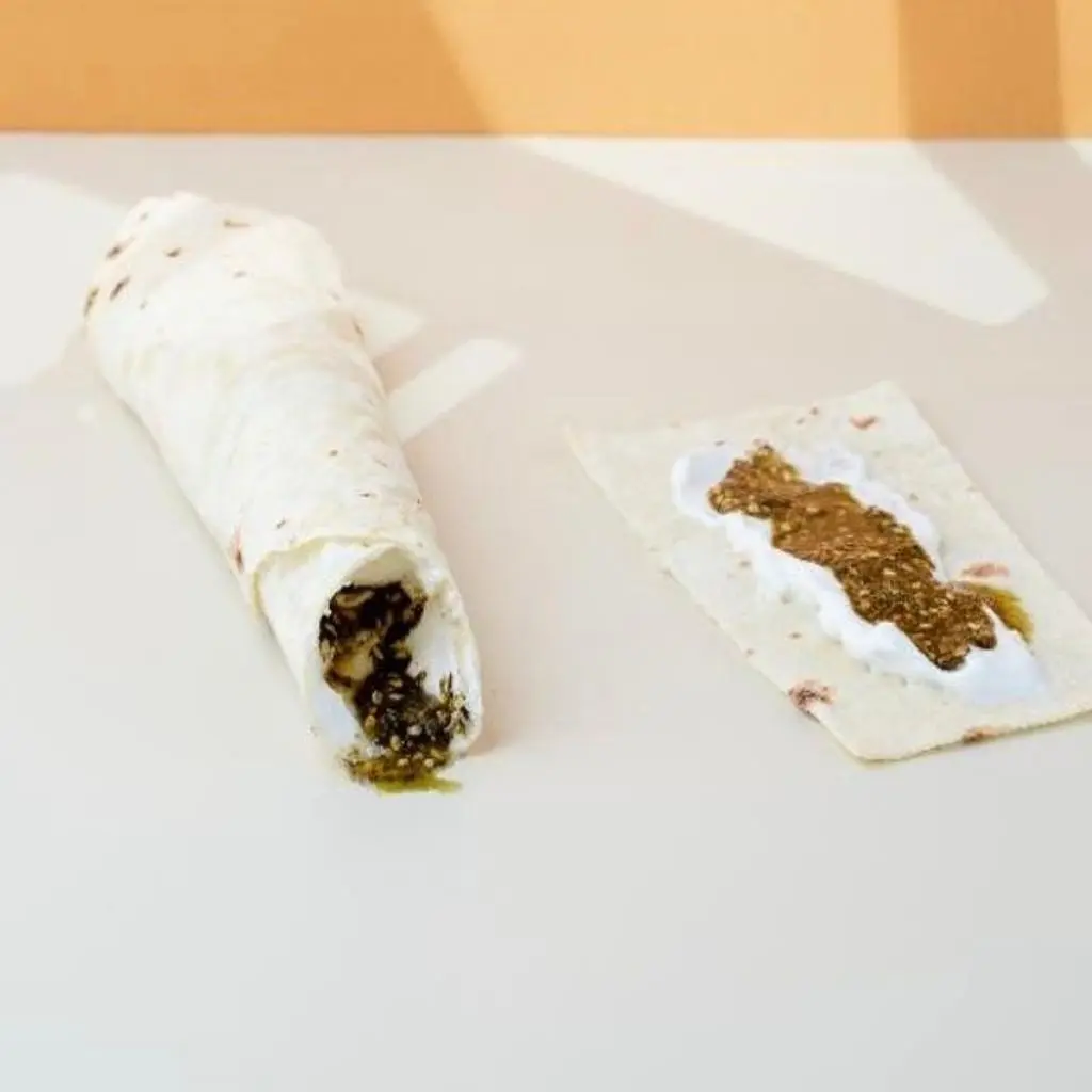 لبنه بالزعتر